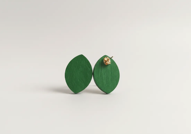 Handgefertigte Ohrringe aus handbemaltem Holz | Einzigartige und leichte Designs