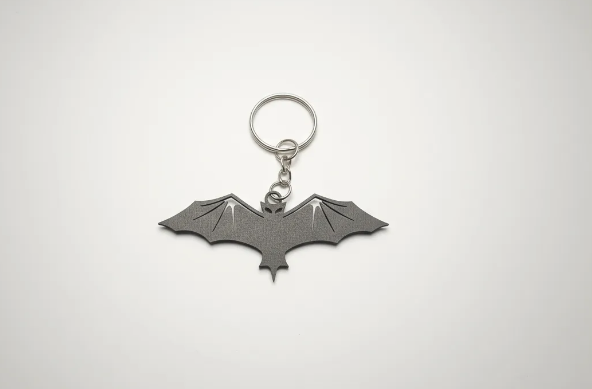 hallowen llavero negro con un murcielago