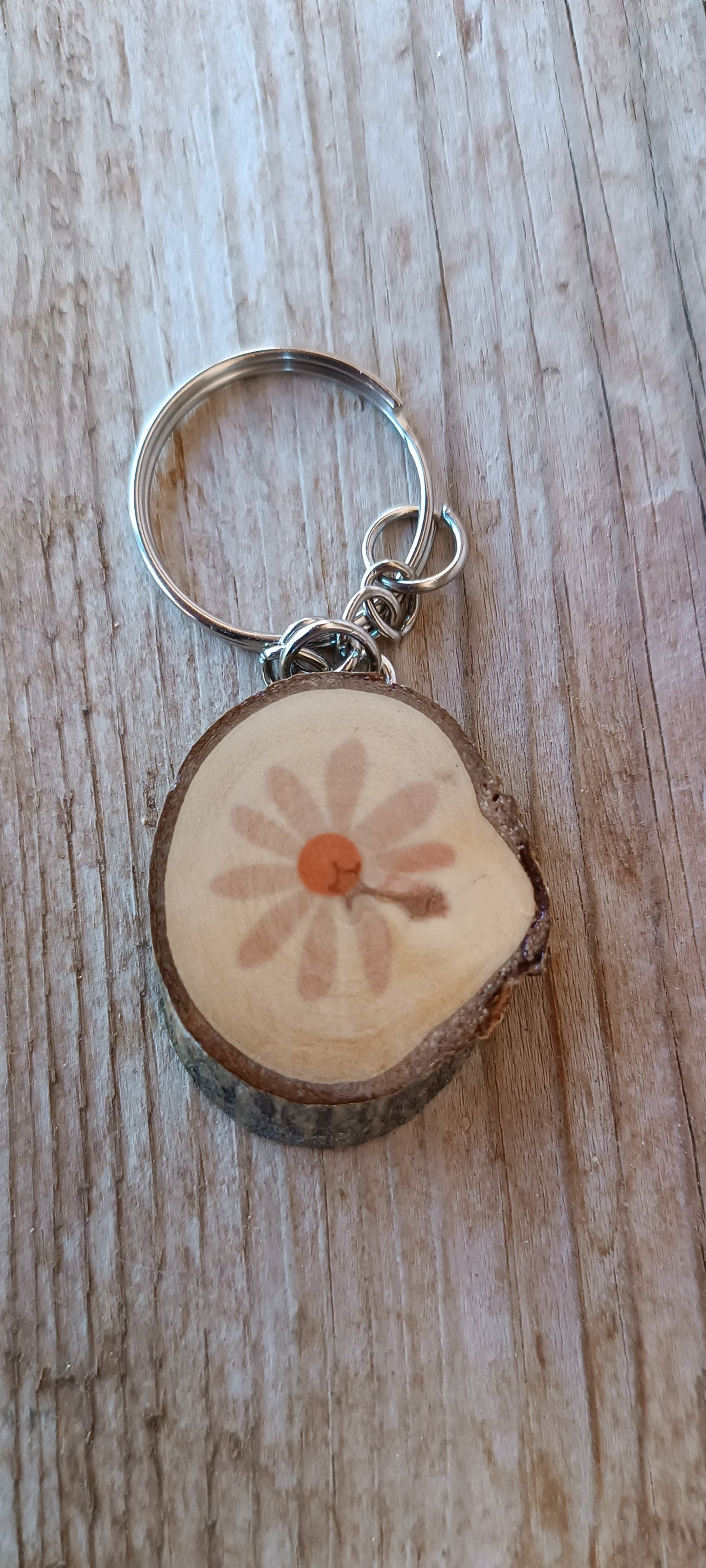Llavero artesanal de madera de chopo – Pintado o sublimado a mano, con encanto natural
