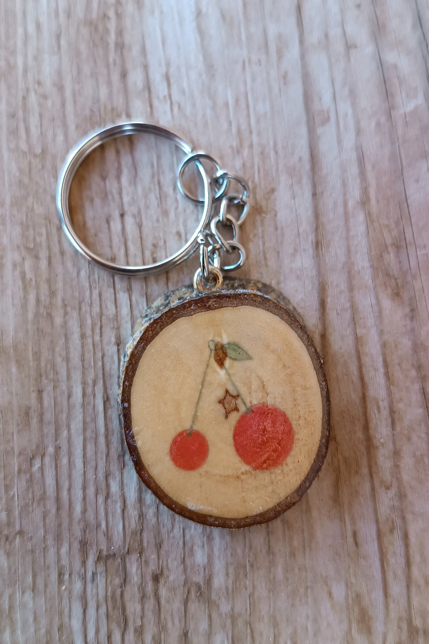 Llavero artesanal de madera de chopo – Pintado o sublimado a mano, con encanto natural