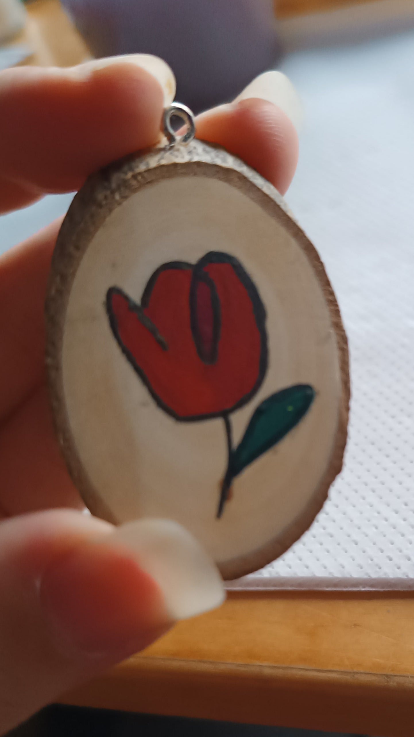 Collar de madera hecho a mano