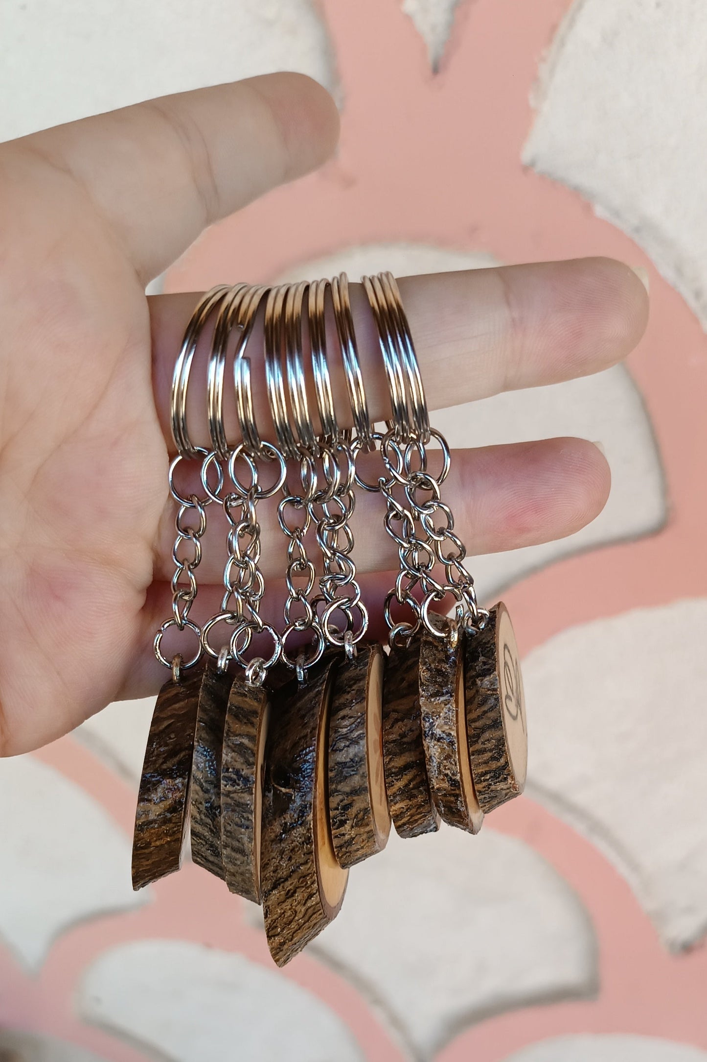 Llavero artesanal de madera de chopo – Pintado o sublimado a mano, con encanto natural