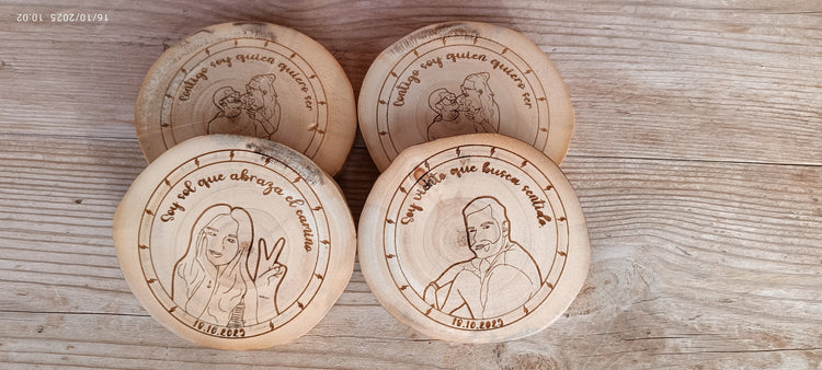 Posavasos artesanales de madera con ilustraciones originales dibujadas a mano – SerViArte