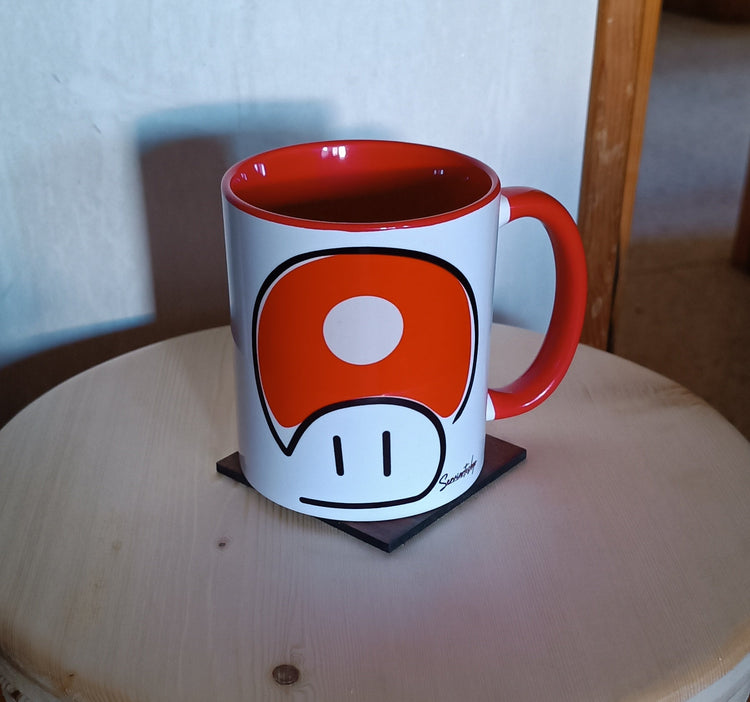 Vista superior taza artesanal Reino Champiñón – cerámica con ilustración original hecha a mano