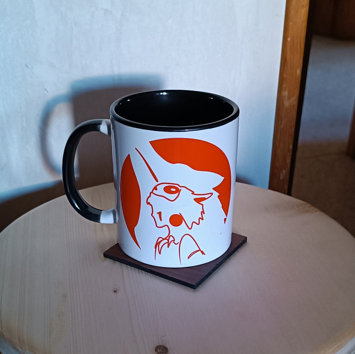 Taza artesanal Esencia del Bosque con fondo en colores naturales – SerViArte Segovia