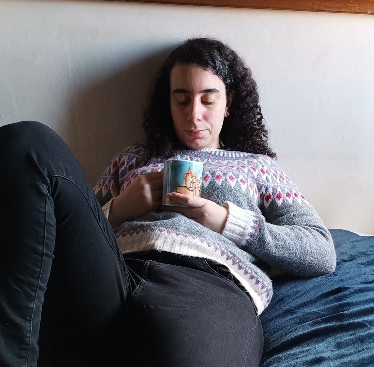 Taza artesanal Historias con Alma colección Segovia en caja kraft para regalo