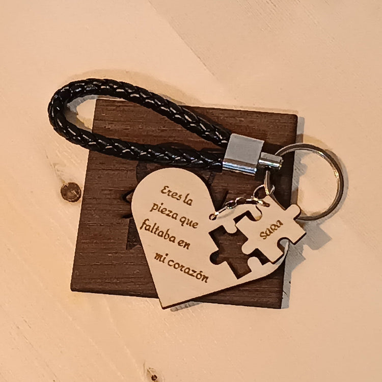 Llavero de madera corazón personalizado con nombre hecho a mano SerViArte