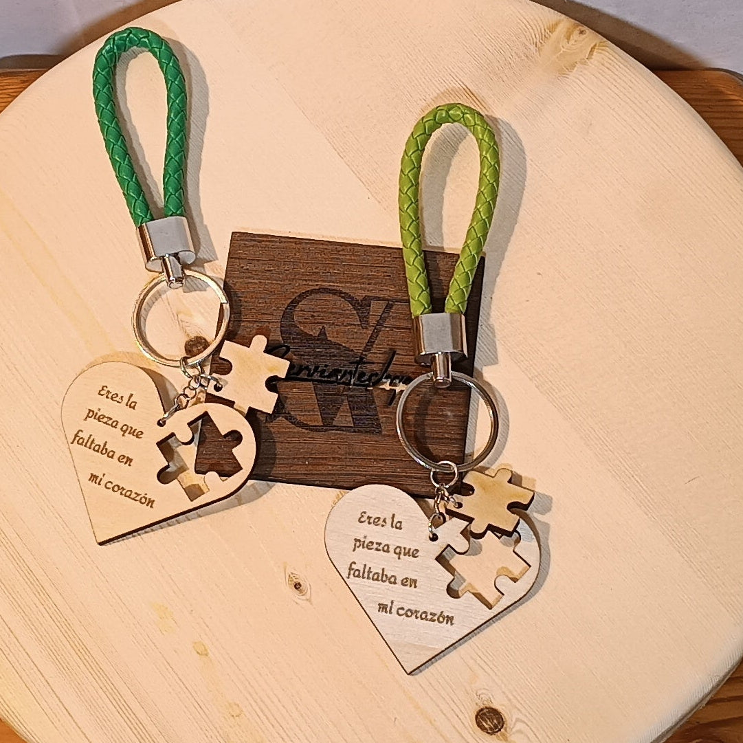 Llavero pieza de corazón en madera natural artesanal SerViArte Segovia
