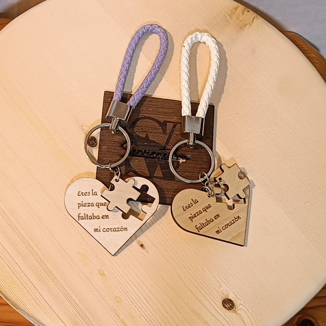 Llavero personalizado corazón de madera artesanal, regalo único SerViArteShop