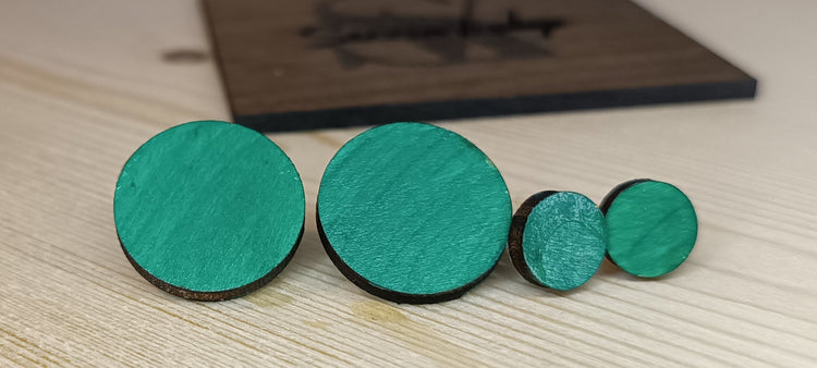 Pendientes artesanales de madera con diseño abstracto pintado a mano SerViArte