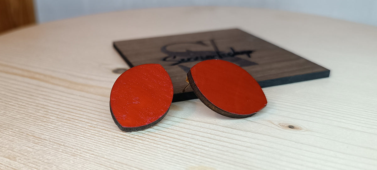 Pendientes de madera con diseño de hoja pintada a mano, ligeros y únicos – SerViArte