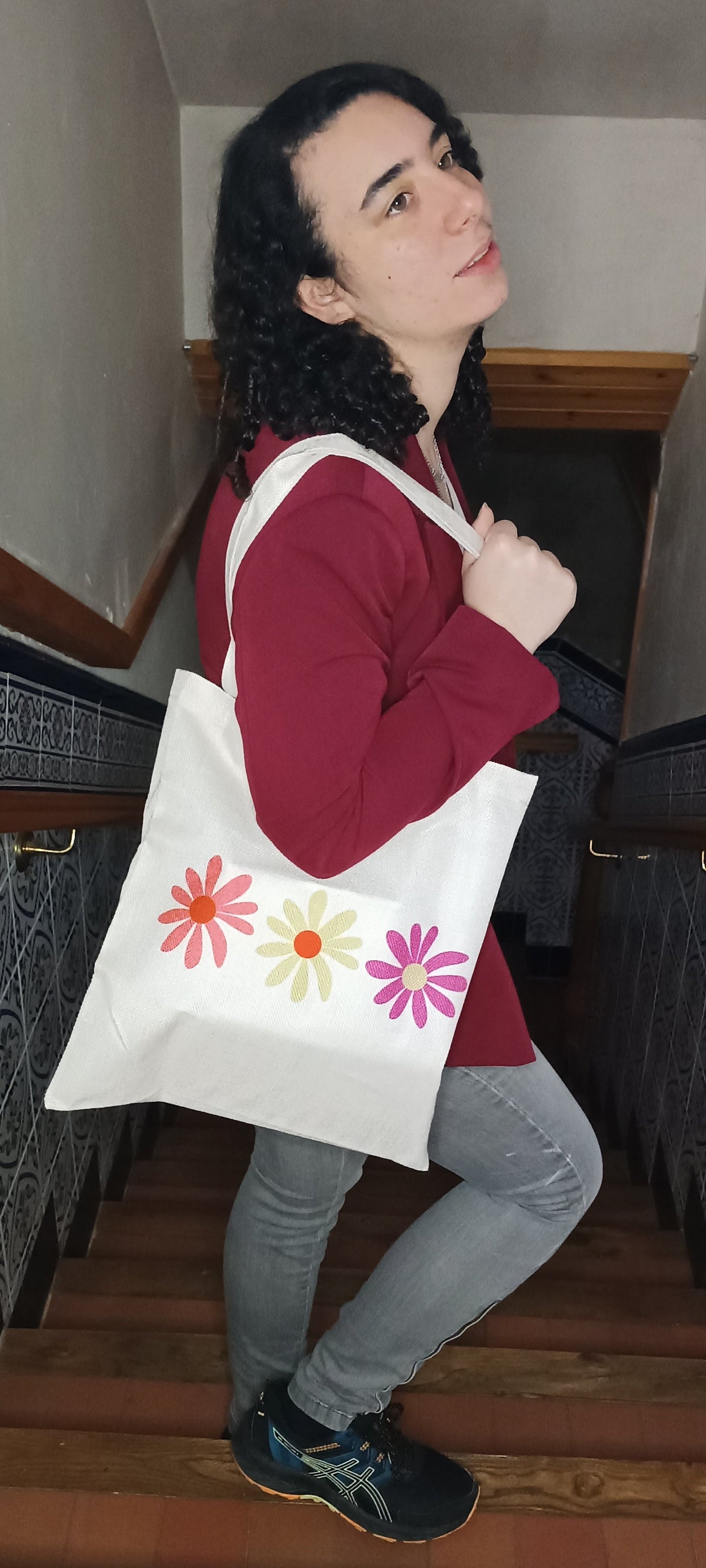 Tote bag Botánica Cotidiana con ramas y hojas en line art hecho a mano – SerViArte
