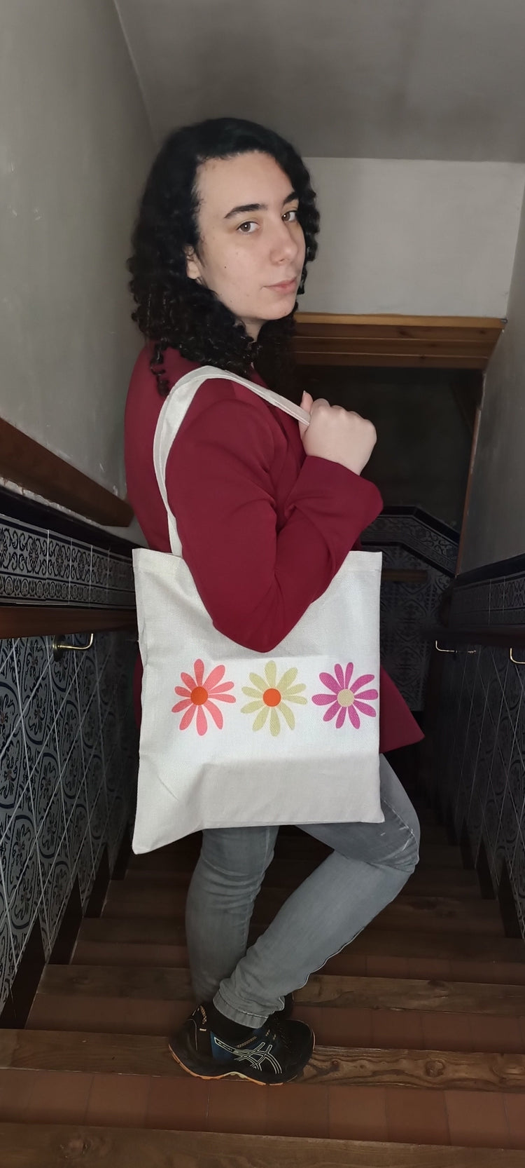 Bolsa Botánica Cotidiana con flor central dibujada a mano – SerViArte Segovia
