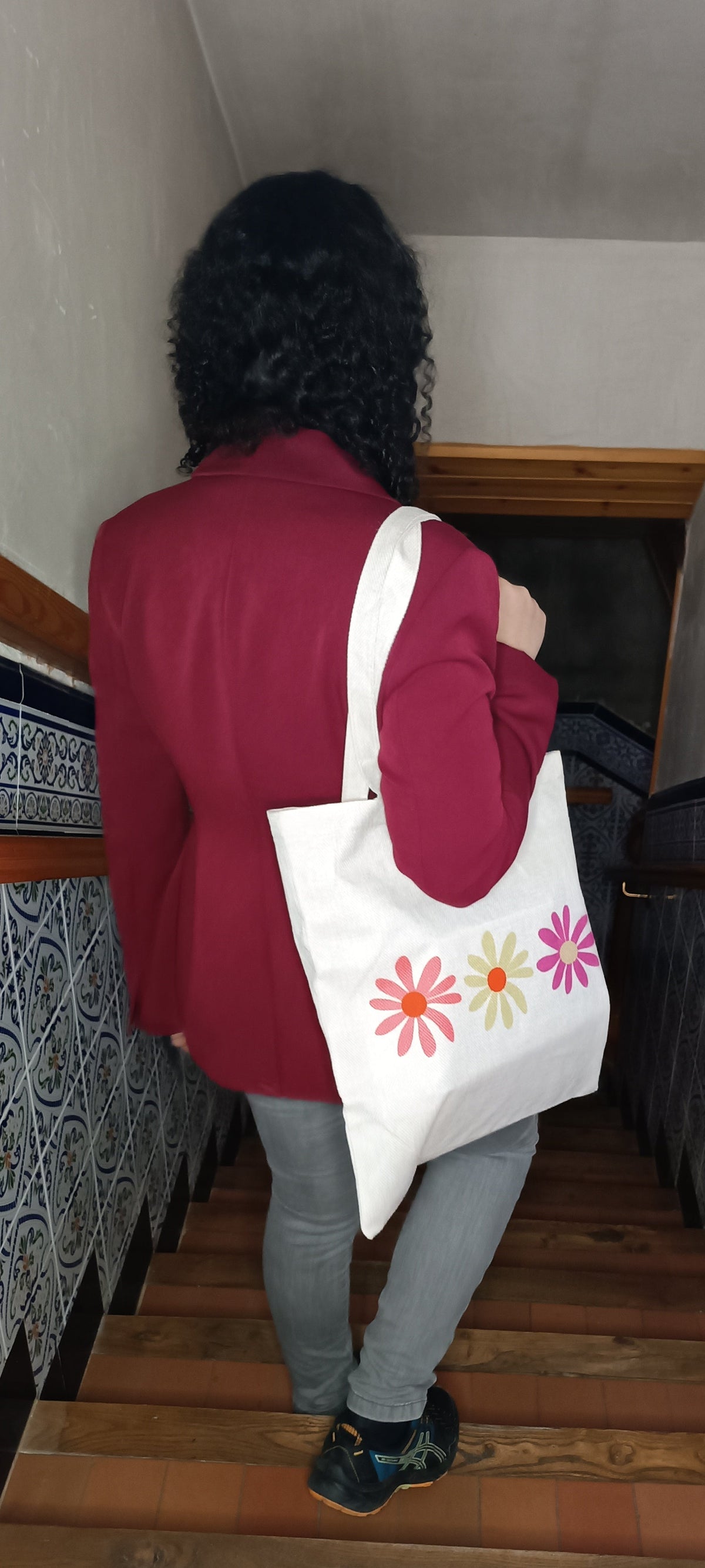Tote bag Botánica Cotidiana con ilustración de planta sobre fondo blanco – SerViArte
