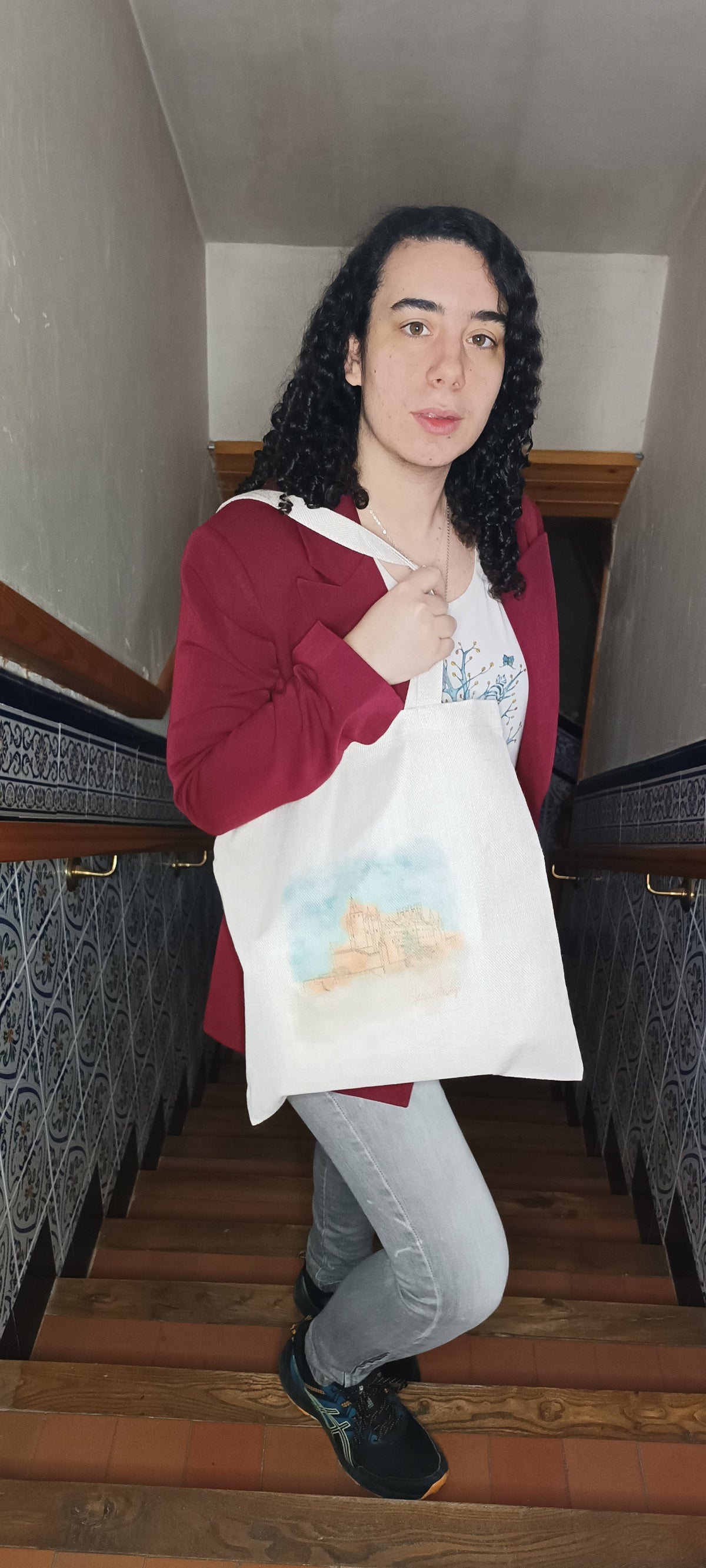 Tote bag Segovia con Alma en uso, bolsa reutilizable artesanal SerViArteShop
