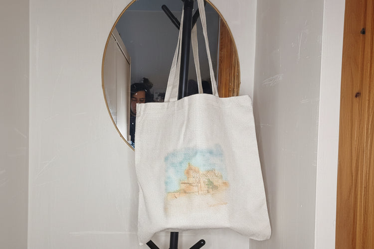Tote bag artesanal Segovia con Alma con ilustración del Alcázar dibujada a mano