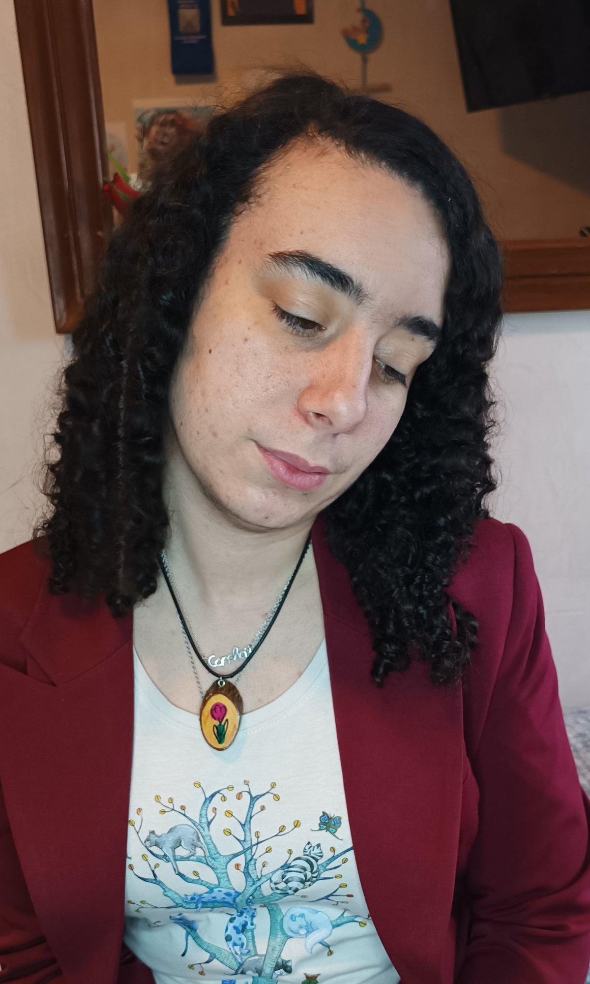 Collar floral artesanal de madera reciclada con diseño de tulipán – SerViArte
