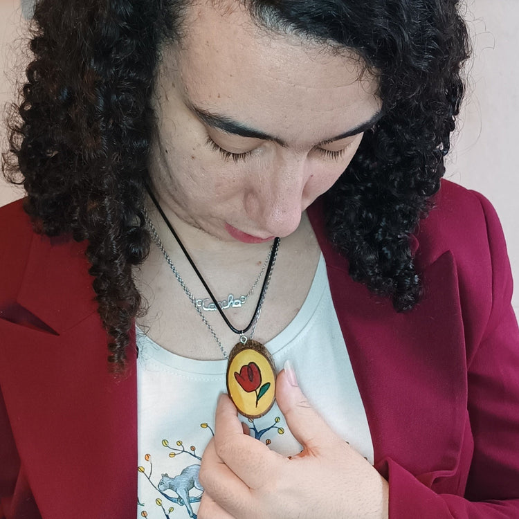 Collares florales de madera con tulipanes y margaritas pintados a mano – SerViArte
