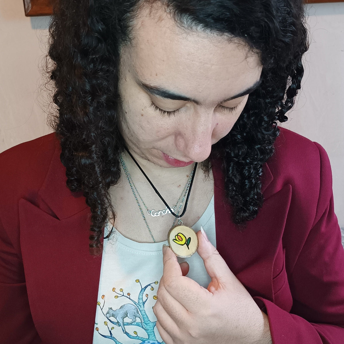 Collar floral de madera con tulipanes pintados a mano, colgante artesanal – SerViArte