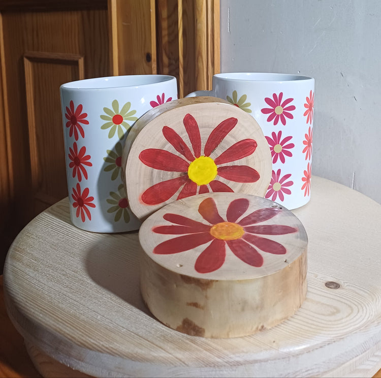 Pack Trama Viva 2 tazas y 2 posavasos florales, vista lateral – SerViArteShop