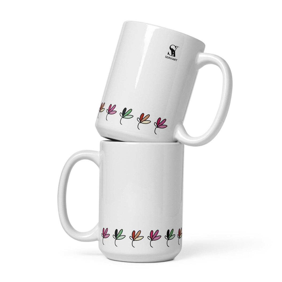 Taza cerámica Hojas Amables sobre superficie de madera, diseño botánico hecho a mano