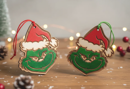 Bolas de Navidad artesanales en madera contrachapada — grabadas con láser y pintadas a mano
