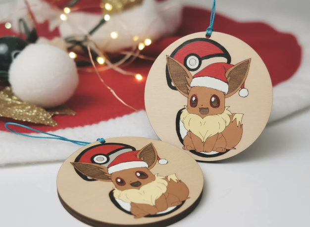 Adorno Navidad Pokémon artesanal de madera con Mewtwo grabado a láser – SerViArte