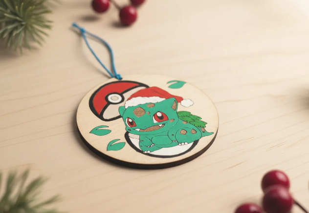 Bola Navidad Pokémon madera con Bulbasaur grabado a láser – SerViArteShop