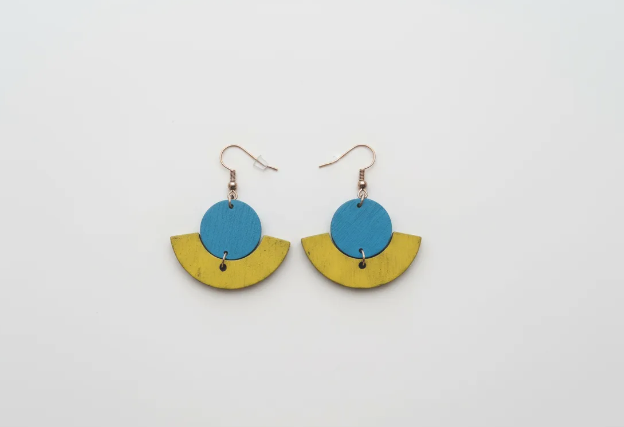 Handcrafted earrings made of hand-painted wood | Unique and lightweight designs