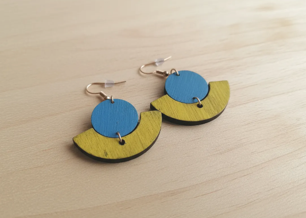 Handcrafted earrings made of hand-painted wood | Unique and lightweight designs