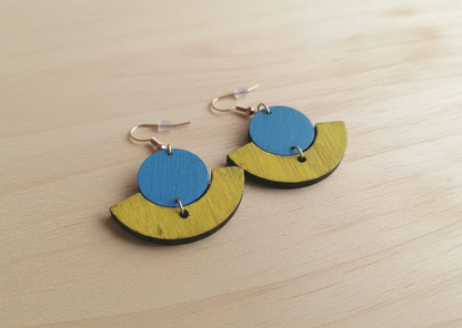 Handcrafted earrings made of hand-painted wood | Unique and lightweight designs