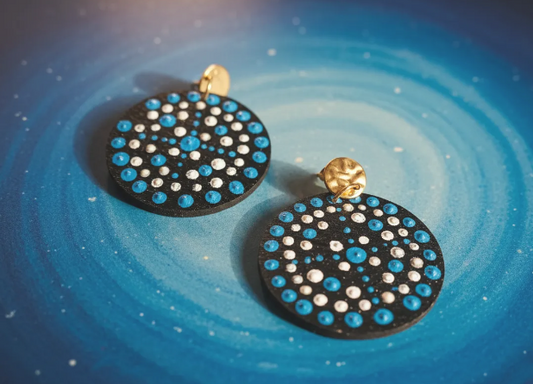 Pendientes artesanales de madera pintada a mano | Diseños únicos y ligeros