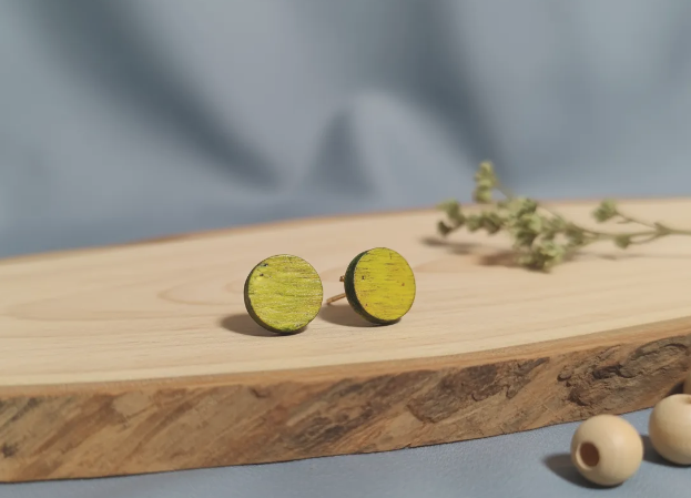 Handcrafted earrings made of hand-painted wood | Unique and lightweight designs