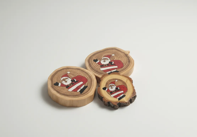 Posavasos Magia Navideña de madera con Papá Noel, vista lateral – SerViArteShop