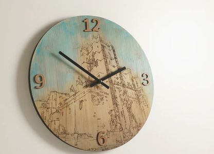 Reloj de pared de bambú con la Catedral de Ávila pintada a mano