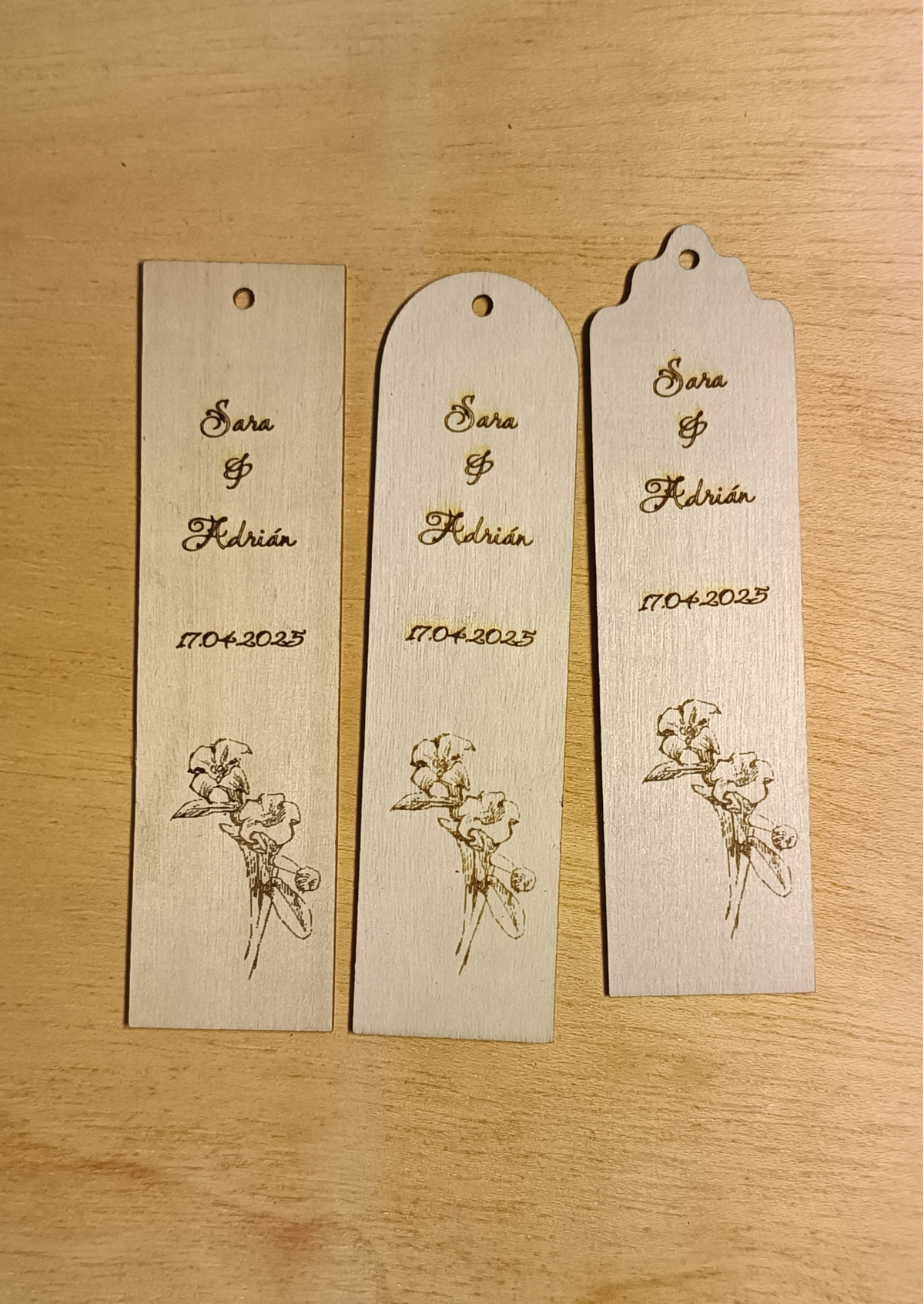 Marcapáginas de madera personalizable artesanal con ilustración dibujada a mano SerViArte