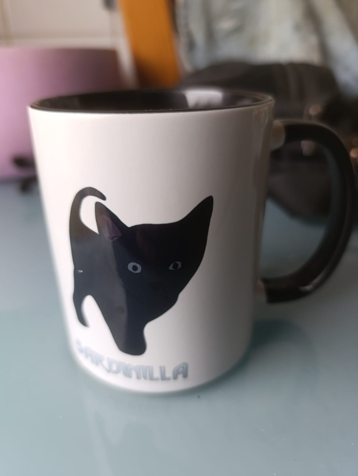 Taza personalizada artesanal con ilustración de pareja dibujada a mano – SerViArteShop