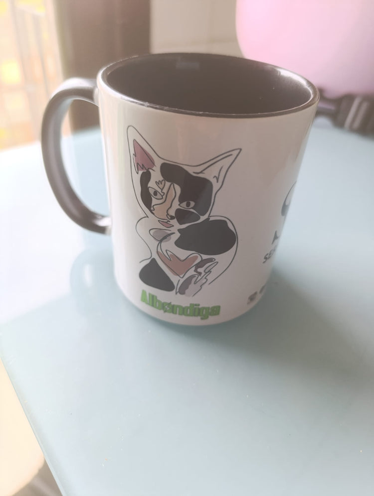 Taza personalizada SerViArte con ilustración de persona dibujada a mano en cerámica
