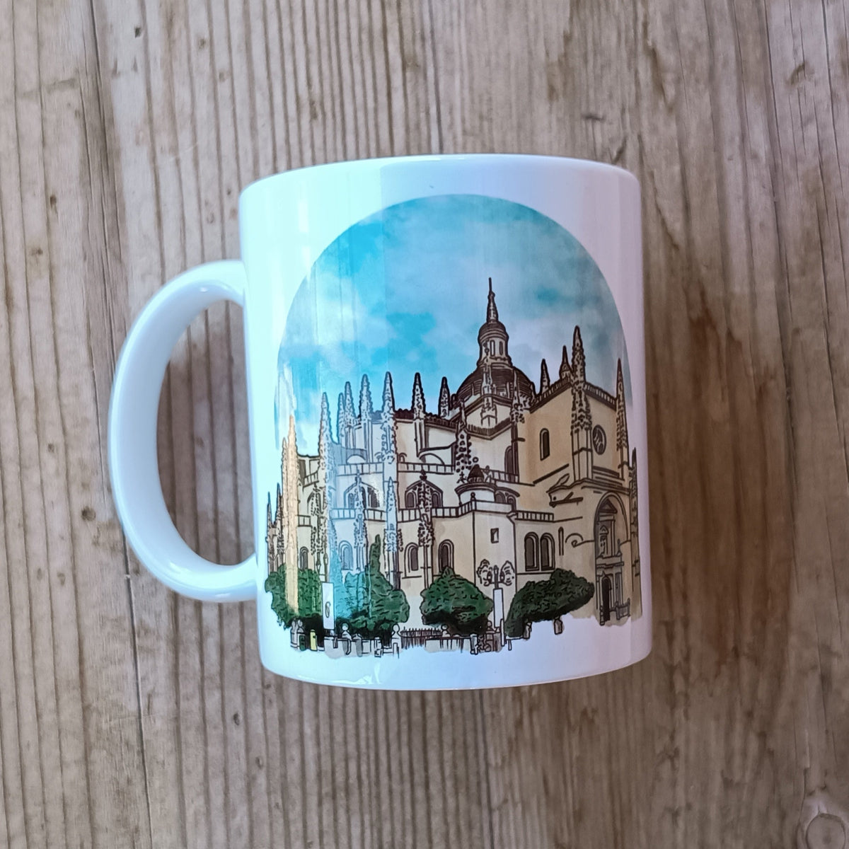 Taza artesanal de cerámica con la Catedral de Segovia ilustrada – SerViArte Segovia