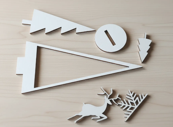 piezas del puzzle a colorear para niños pequeños, decoracion navideña para los mas pequeños, piezas faciles, pequeñas y creativas, pinta y colorea, adorno navideño, navidad, arbol, ciervo, nieve, copo