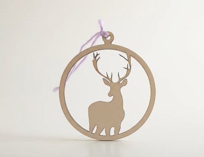 ciervo decorativo para navidad, bolita de navidad decorativa con un ciervo grabado a laser