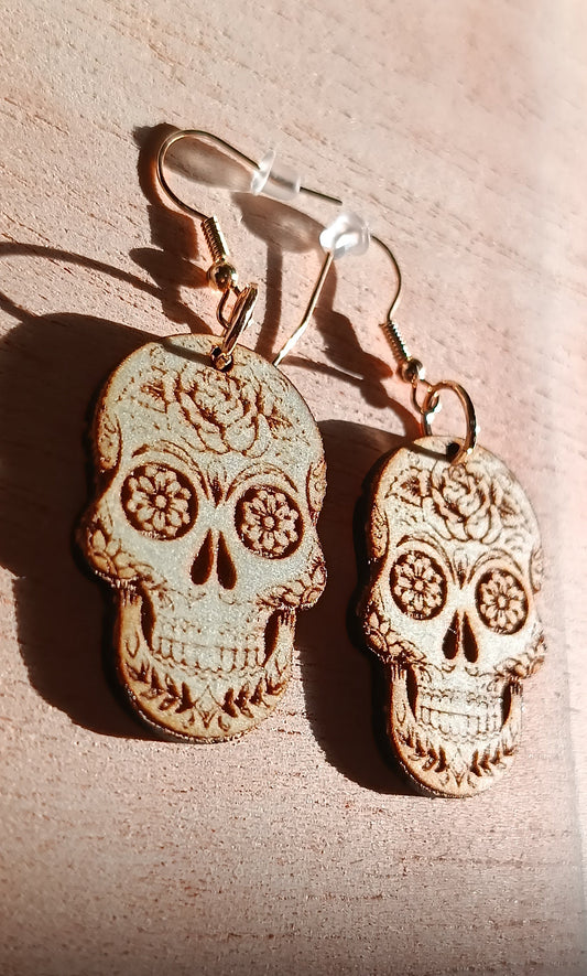 pendientes calabera madera grabadas a laser