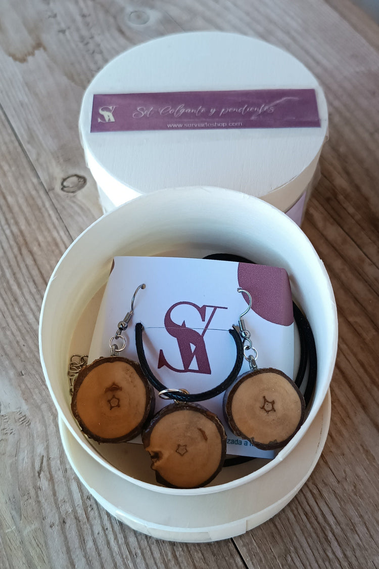 Set artesanal collar y pendientes de madera natural con diseño floral – SerViArteShop