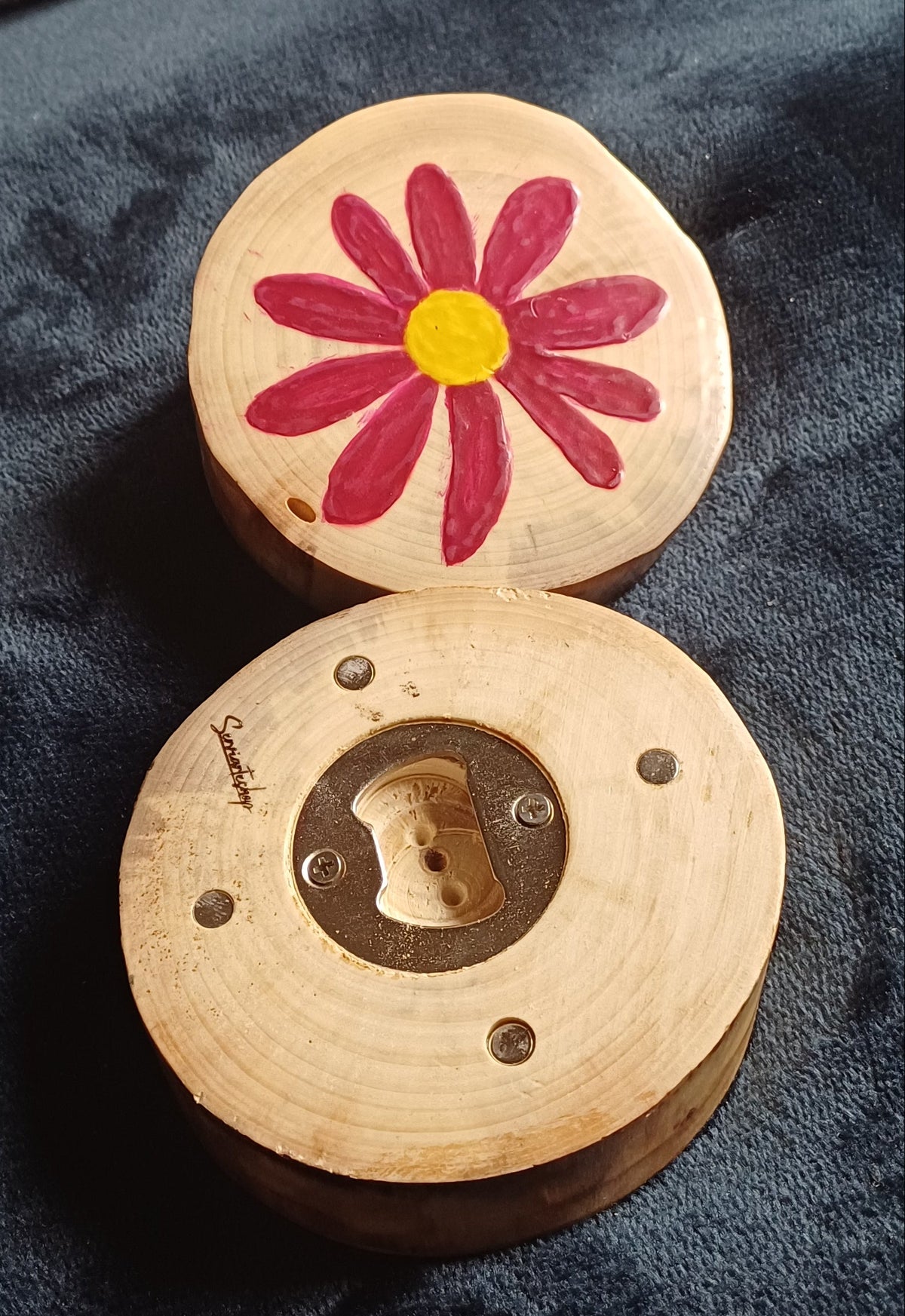 Pack Trama Viva 2 tazas florales sobre mesa de madera, colección artesanal SerViArte