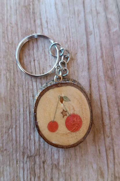 Llavero artesanal de madera de chopo – Pintado o sublimado a mano, con encanto natural