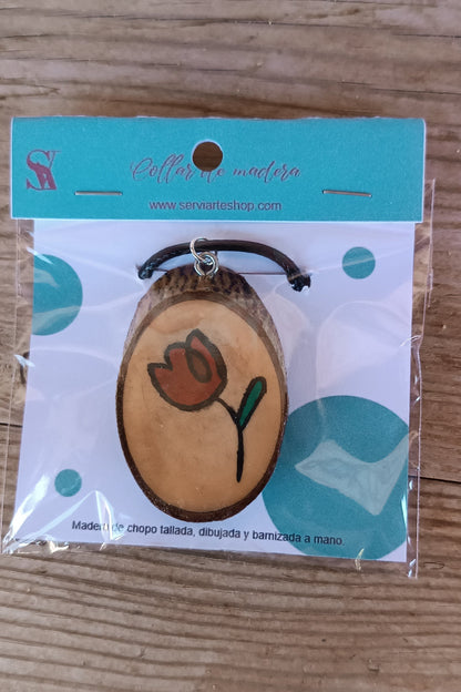 Collar de madera hecho a mano