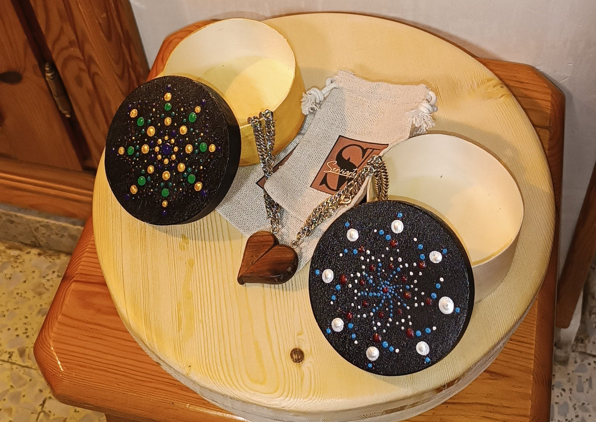 Pulseras artesanales de madera Corazón que Permanece sobre superficie – SerViArte