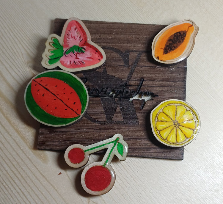 Imanes artesanales Tutti Frutti sobre nevera, decoración SerViArteShop