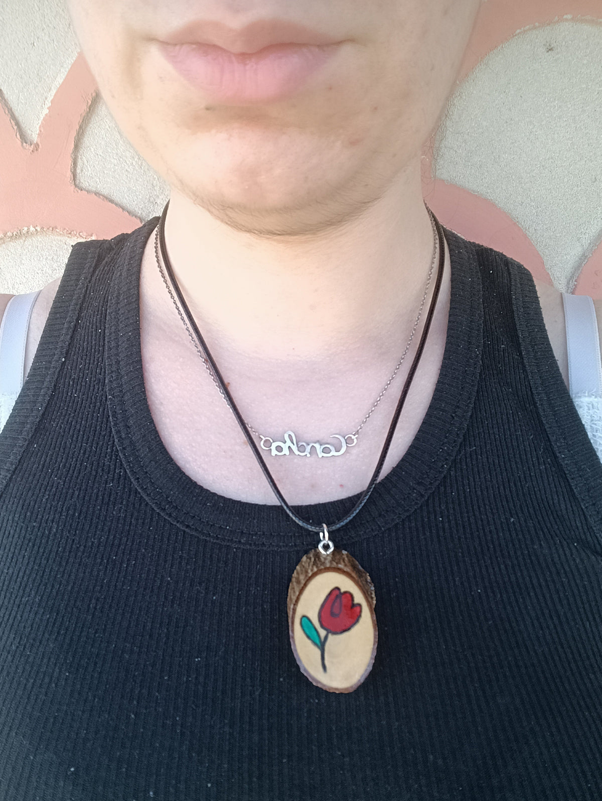 Collar de madera artesanal con diseño botánico pintado a mano – SerViArte