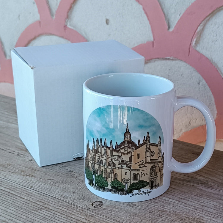 Taza cerámica con ilustración de la Catedral de Segovia, vista lateral – SerViArteShop